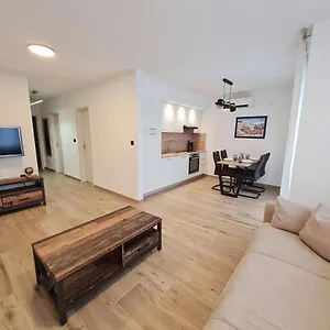 https://bellistra-apartman-rabac-e.in-istria.net
