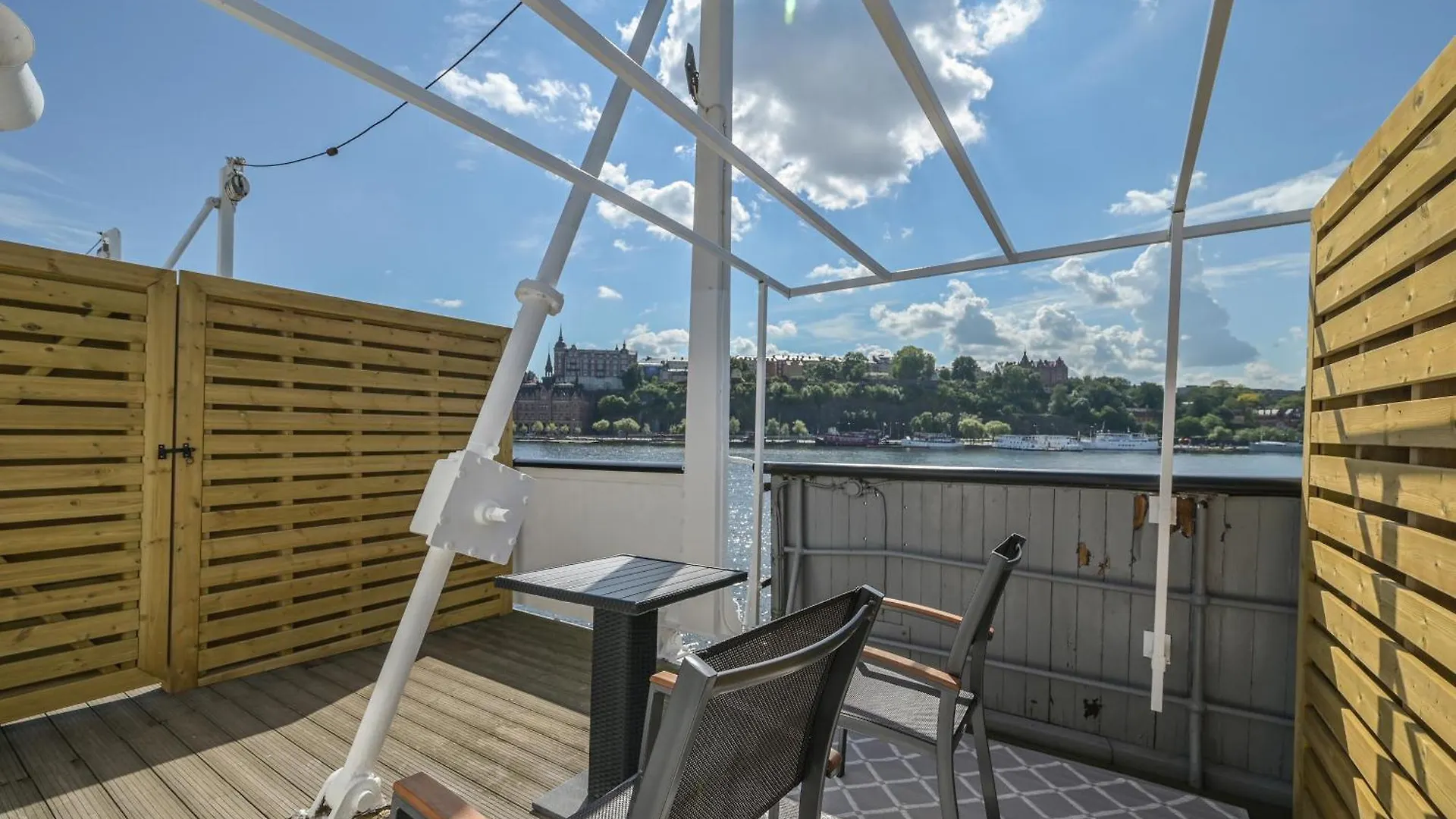 Maelardrottningen Yacht Hotel Stockholm 3*,