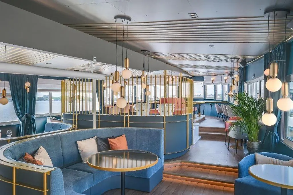 Maelardrottningen Yacht Hotel Stockholm Botel