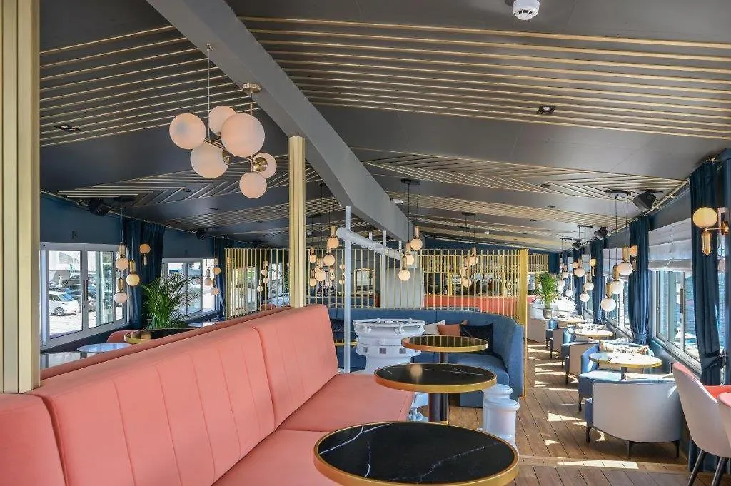 Maelardrottningen Yacht Hotel Stockholm Botel