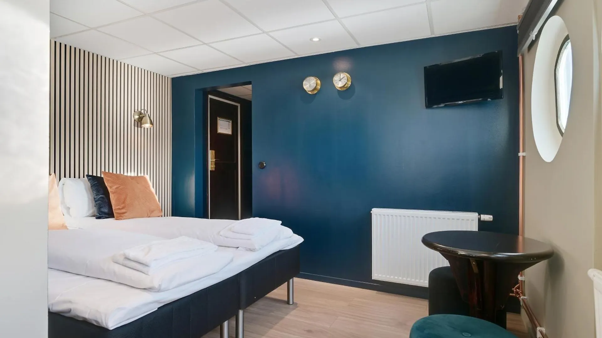 Maelardrottningen Yacht Hotel Stockholm Botel
