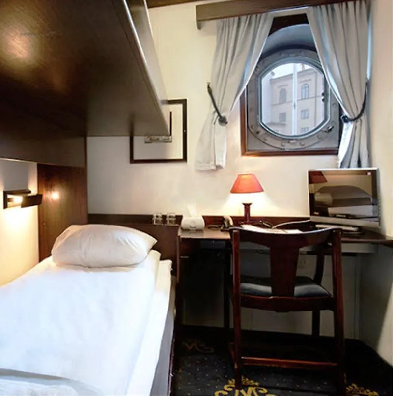 Maelardrottningen Yacht Hotel Stockholm 3*,