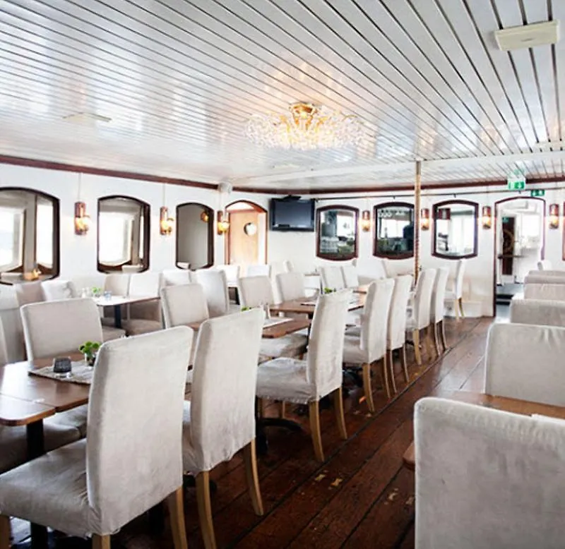 Maelardrottningen Yacht Hotel Stockholm Botel
